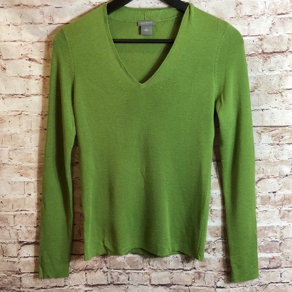 Ann Taylor Sweaters - ✨ANN TAYLOR KNIT V-NECK PULLOVER ✨